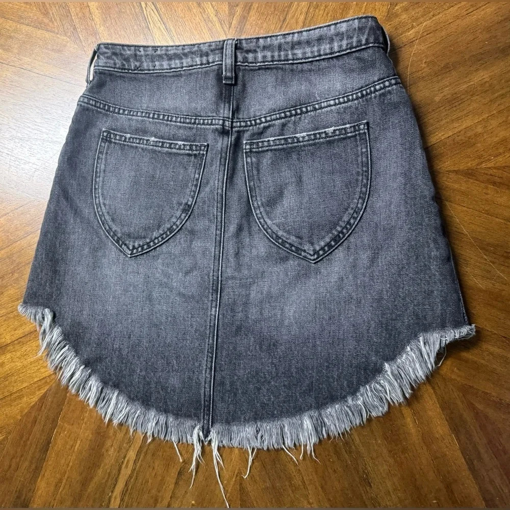 Free People Bailey Frayed Denim Mini Skirt Black Wash Boho Size 27 - Picture 2 of 7